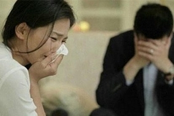 Chồng lao động nước ngoài gửi tiền về cho mẹ, mặc vợ trẻ còng lưng trả nợ