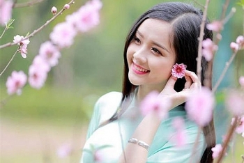 Tử vi hôm nay 4/8: Tuổi nào được quý nhân nâng đỡ tình duyên?
