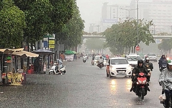 Thời tiết 9/9: Trung Bộ thời tiết dịu dần, Bắc Bộ mưa dông gió giật mạnh