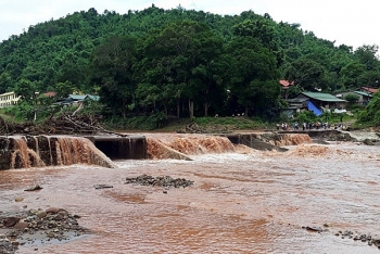 thoi tiet 119 ha noi va bac bo tiep tuc mua rao va dong