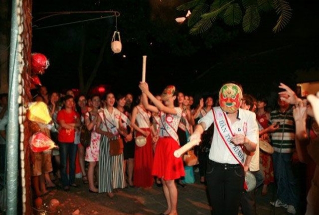1204 trung thu bit mat dap nieu