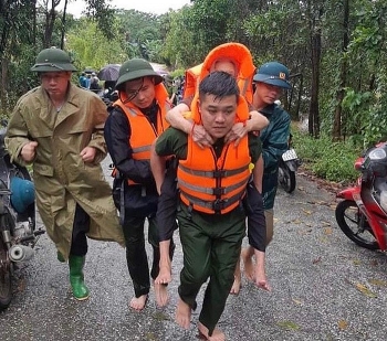 phu tho mua lon sat lo dat 9 nguoi thuong vong