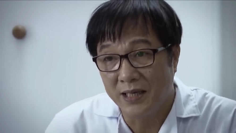 Lửa ấm - Tập 6 (tối 8/10): Quang đánh bạn, bà Mai yêu cầu vợ chồng Minh tìm bác sĩ tâm lý cho cháu nội