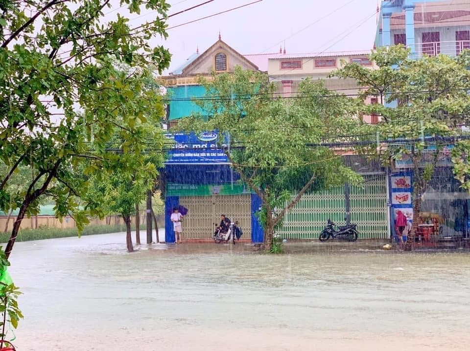 Thời tiết đêm 18 ngày 19/10: Cảnh báo lũ quét, sạt lở đất và ngập úng ở các tỉnh Trung Bộ