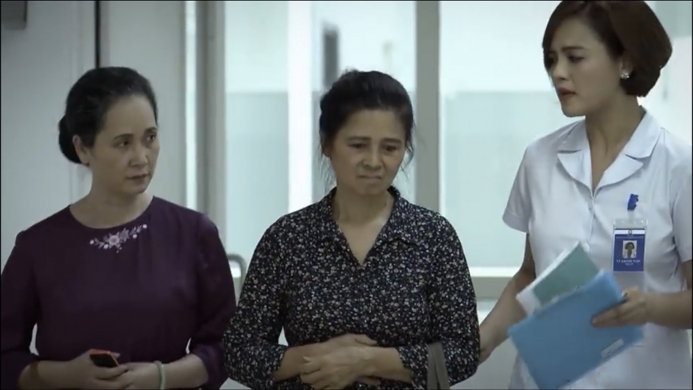 Lửa ấm - Tập 16 (tối 22/10): Thủy sững người khi gặp lại Ngọc - tình cũ của chồng