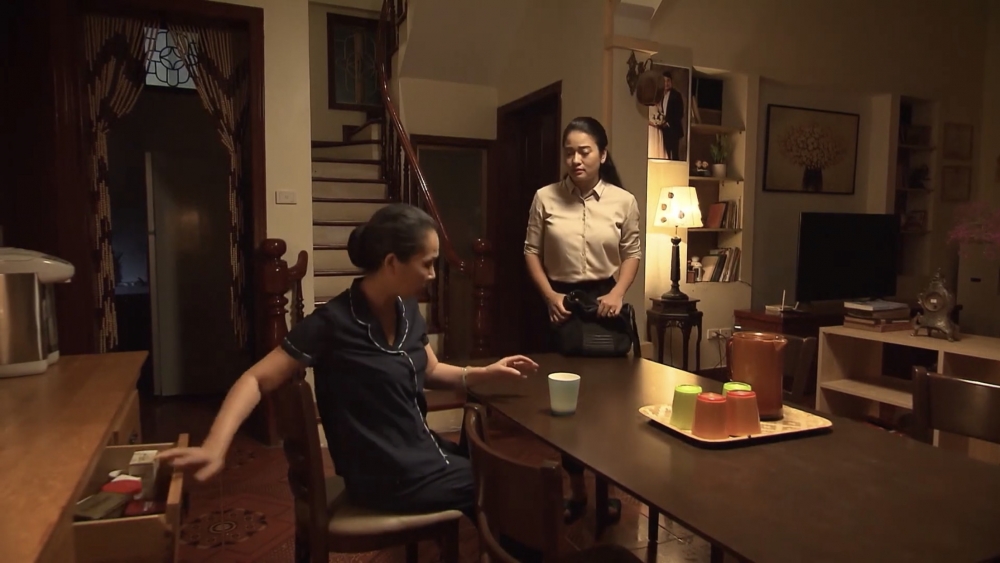 Lửa ấm - Tập 21 (tối 29/10): Bà Mai vô lý đòi cắt móng tay, giật tóc cháu trai để xét nghiệm ADN