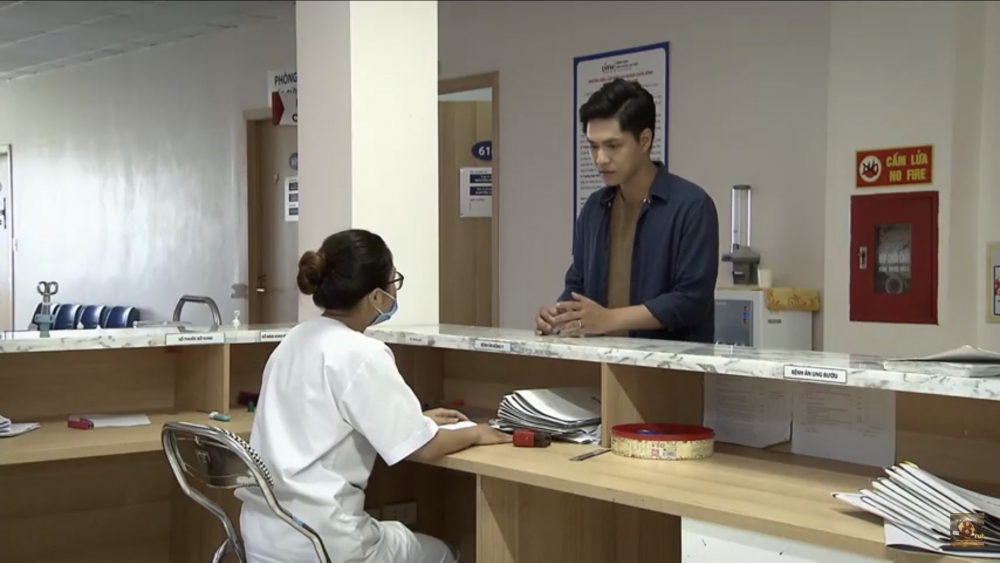 Lửa ấm - Tập 22 (tối 30/10): Tình cũ không rủ cũng tới, Minh và Ngọc tình tứ sau khi Ngọc gặp nạn