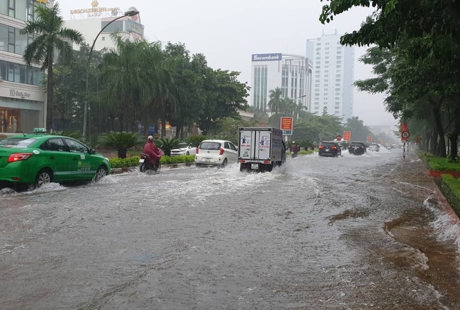 Thời tiết đêm 31/10 ngày 1/11: Bắc Bộ trời lạnh, Trung Bộ tiếp tục có mưa