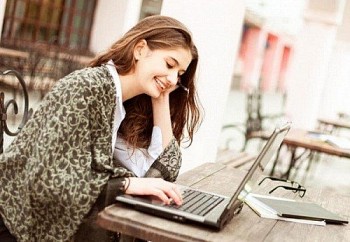 Tử vi hôm nay 30/10: Tình duyên của con giáp nào được Cát thần dẫn lối?