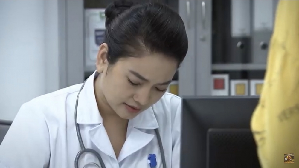 Lửa ấm - Tập 31 (tối 12/11): Ngọc đi ăn cùng bố con Minh gửi hình khiêu khích Thủy