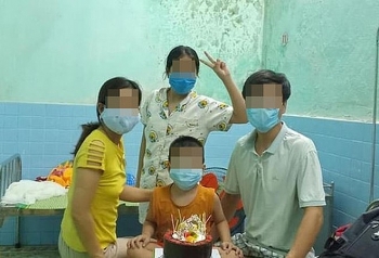 vu pho chu tich phuong to chuc sinh nhat cho vo o khu cach ly cach chuc vu dang