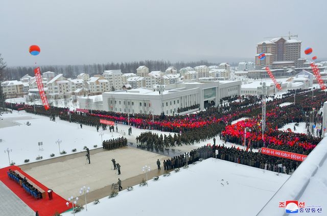 ong kim jong un khai truong thanh pho hien dai bac nhat trieu tien