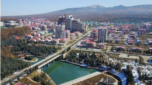 ong kim jong un khai truong thanh pho hien dai bac nhat trieu tien