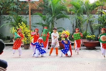 loi bai hat lyrics ngay xuan long phung sum vay bai hat soi dong tet 2021