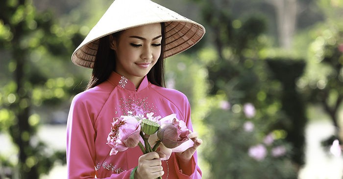Tử vi hôm nay 11/12: Tỵ dào hoa cực vượng