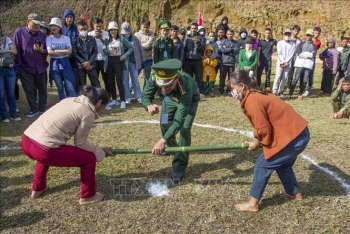 Giao lưu văn hóa, văn nghệ với đồng bào các xã vùng biên