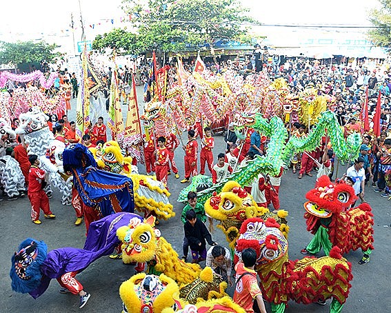 Múa lân-sư-rồng trong Lễ hội Dinh Cô. Ảnh:Báo Bà Rịa Vũng Tàu