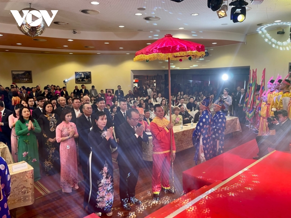 Việt kiều tại Séc long trọng tổ chức Lễ hội Giỗ tổ Hùng Vương 2022 Việt kiều tại Séc long trọng tổ chức Lễ hội Giỗ tổ Hùng Vương 2022