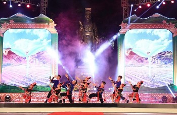 Khai mạc 