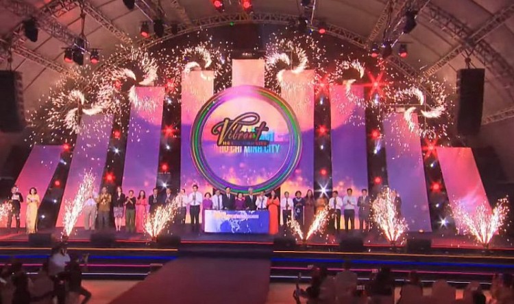 Lãnh đạo TP Hồ Chí Minh và ngành du lịch bấm nút khai mạc Ngày hội Du lịch TP HCM lần thứ 18 năm 2022.