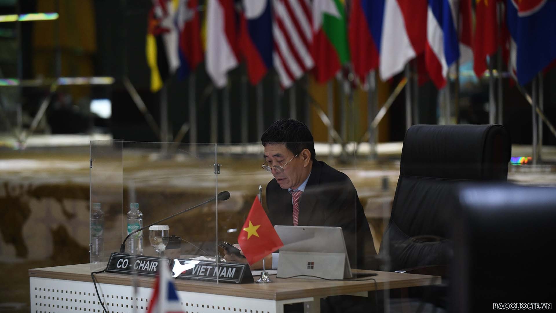 Đại sứ Nguyễn Hải Bằng, Trưởng Phái đoàn Việt Nam tại ASEAN đồng chủ trì cuộc họp.