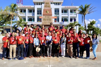 Những chuyến đi Trường Sa: Thắt chặt tình đoàn kết quân-dân