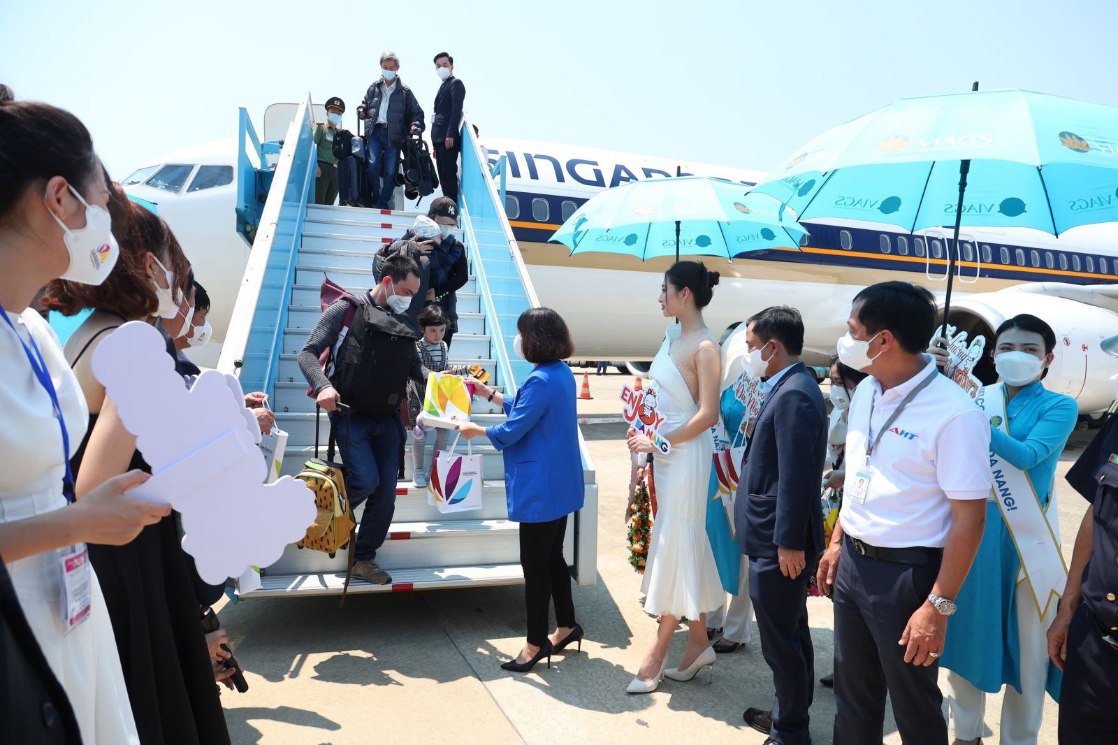Đề xuất tạm dừng yêu cầu khách nhập cảnh có bảo hiểm điều trị COVID-19 mức 10.000 USD