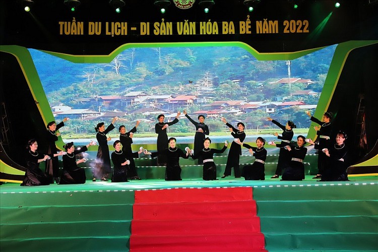 điệu Múa Bát cổ của người Tày được công nhận là Di sản văn hóa phi vật thể Quốc gia. Ảnh: An Trịnh