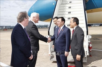 chu tich quoc hoi vuong dinh hue tham chinh thuc lien hiep vuong quoc anh va bac ireland
