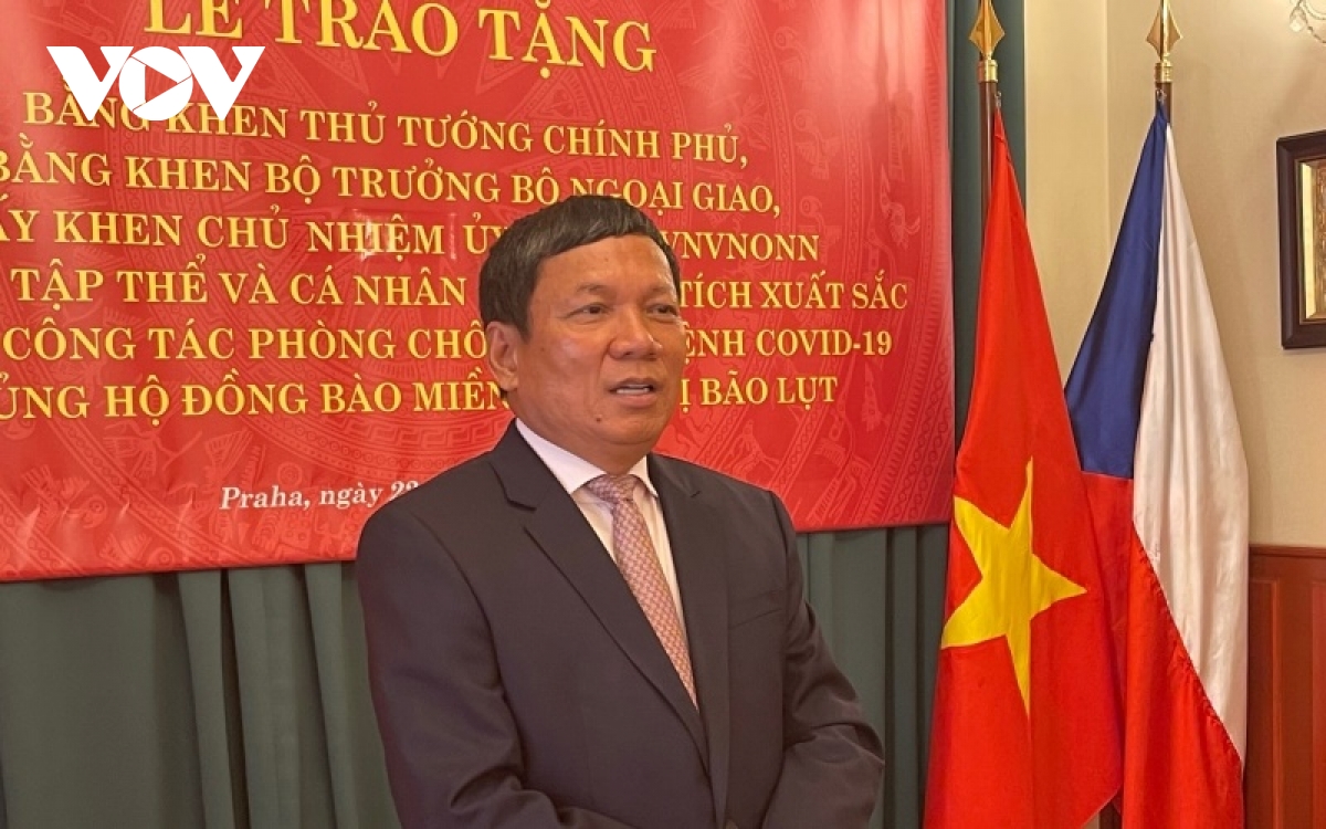 vinh danh viet kieu tai sec co nhieu dong gop cho que huong dat nuoc hinh anh 1
