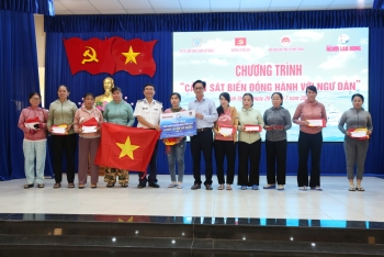 Bộ Tư lệnh Vùng Cảnh sát biển 3 đồng hành cùng nhân dân tại huyện đảo Phú Quý