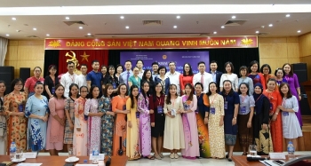 Lớp học chắp cánh cho tiếng Việt