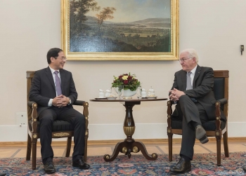 Bộ trưởng Ngoại giao Bùi Thanh Sơn chào xã giao Tổng thống Đức Frank-Walter Steinmeier