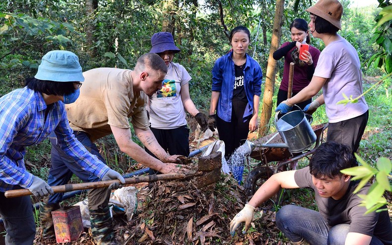 Một người Anh mê cây cỏ Việt Nam ảnh 1