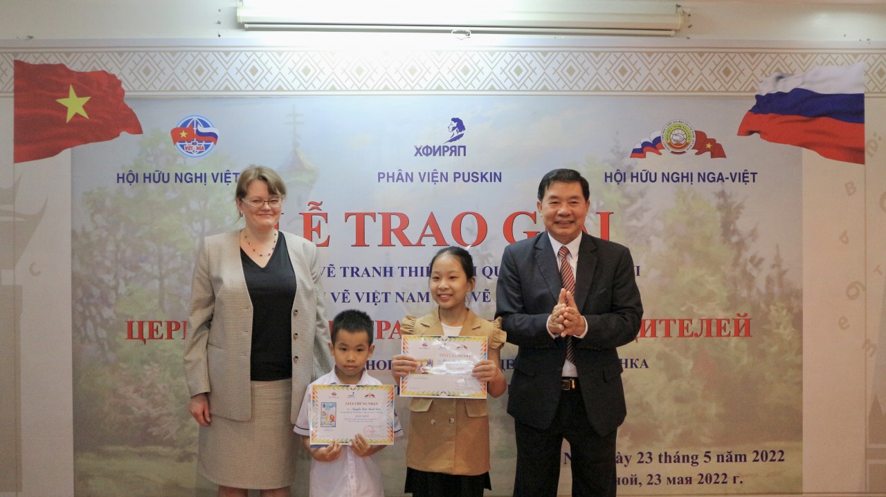Trao giải Cuộc thi vẽ tranh quốc tế “Em vẽ Việt Nam - Em vẽ nước Nga” lần thứ 6