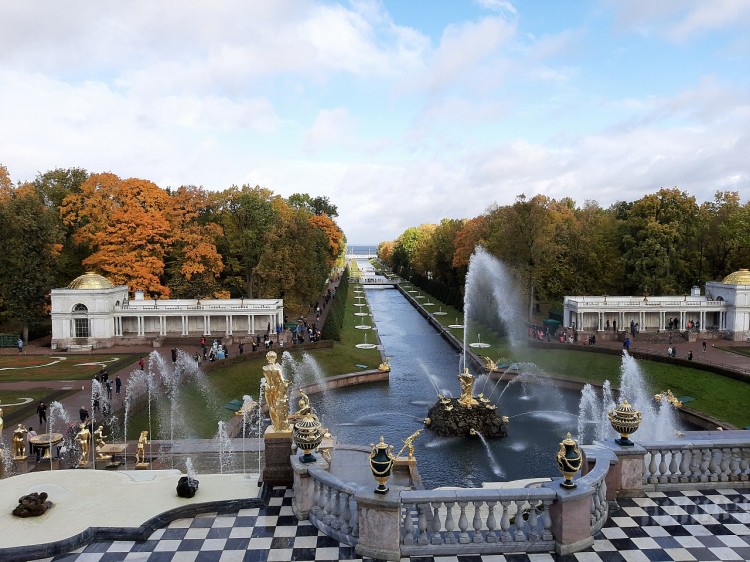 Mùa thu vàng tại Saint-Petersburg trong mắt người Nga