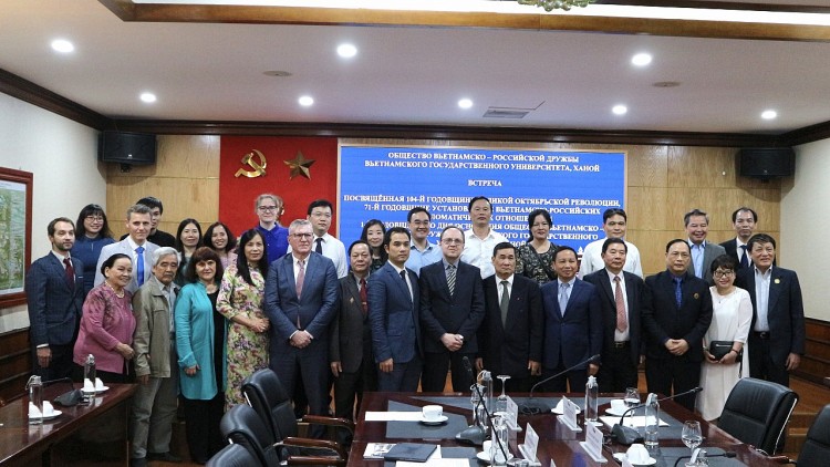Lễ Mít tinh kỷ niệm 104 năm Cách mạng Tháng mười Nga và 71 năm quan hệ hữu nghị Việt – Nga