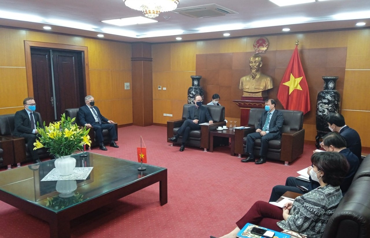 Nga hỗ trợ Việt Nam sản xuất phương tiện vận tải có động cơ