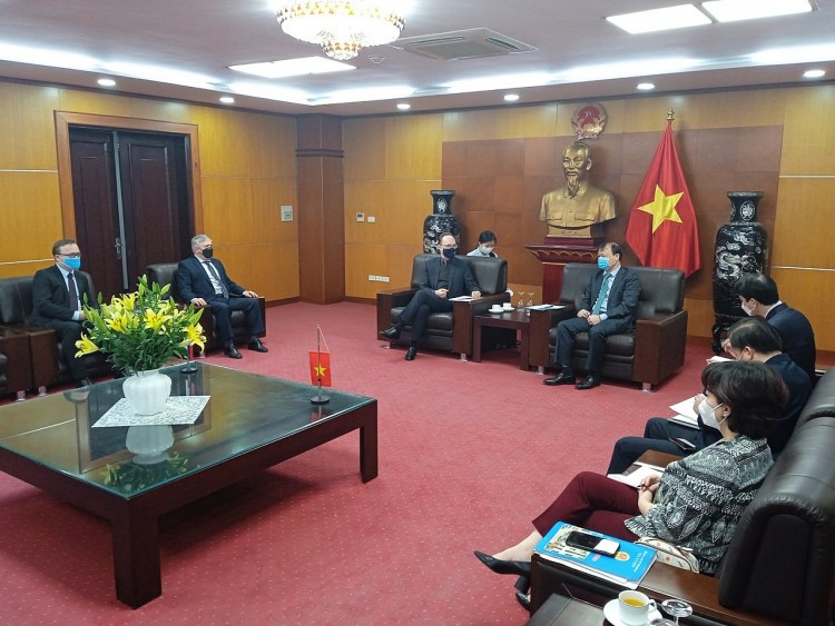 Nga hỗ trợ Việt Nam sản xuất phương tiện vận tải có động cơ