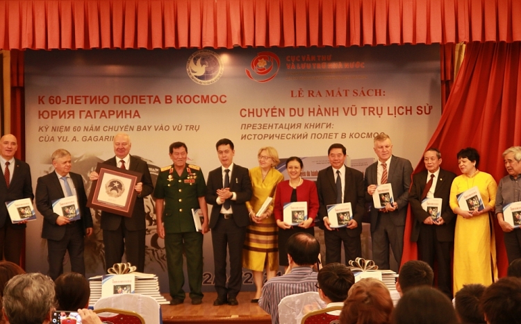 Ra mắt ấn phẩm lưu trữ “Chuyến du hành vũ trụ lịch sử”