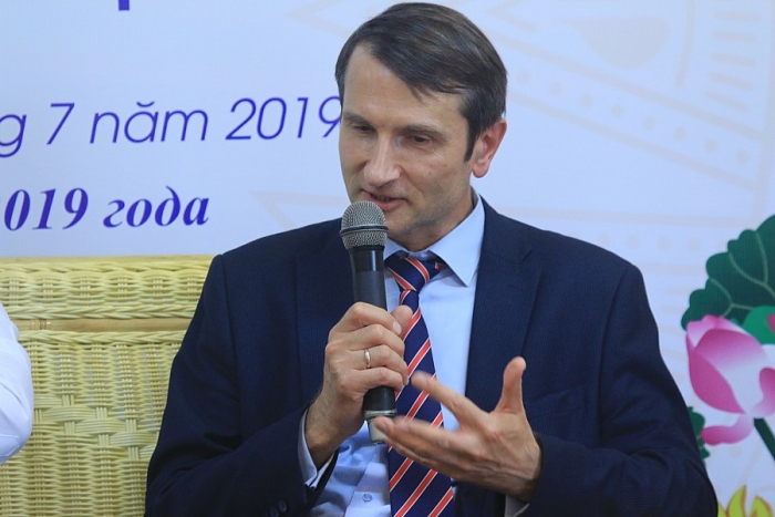 Duy trì và phát triển tình hữu nghị Việt – Nga là trách nhiệm lớn lao đối với tuổi trẻ hai nước duy tri va phat trien tinh huu nghi viet nga la trach nhiem lon lao doi voi tuoi tre hai nuoc