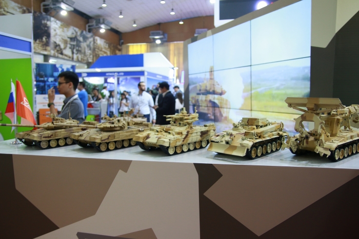 Nga trưng bày hàng loạt súng, xe tăng tối tân nhất tại Hà Nội nga trung bay hang loat sung xe tang toi tan nhat tai ha noi