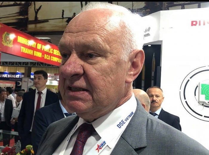 Nga trưng bày hàng loạt súng, xe tăng tối tân nhất tại Hà Nội nga trung bay hang loat sung xe tang toi tan nhat tai ha noi