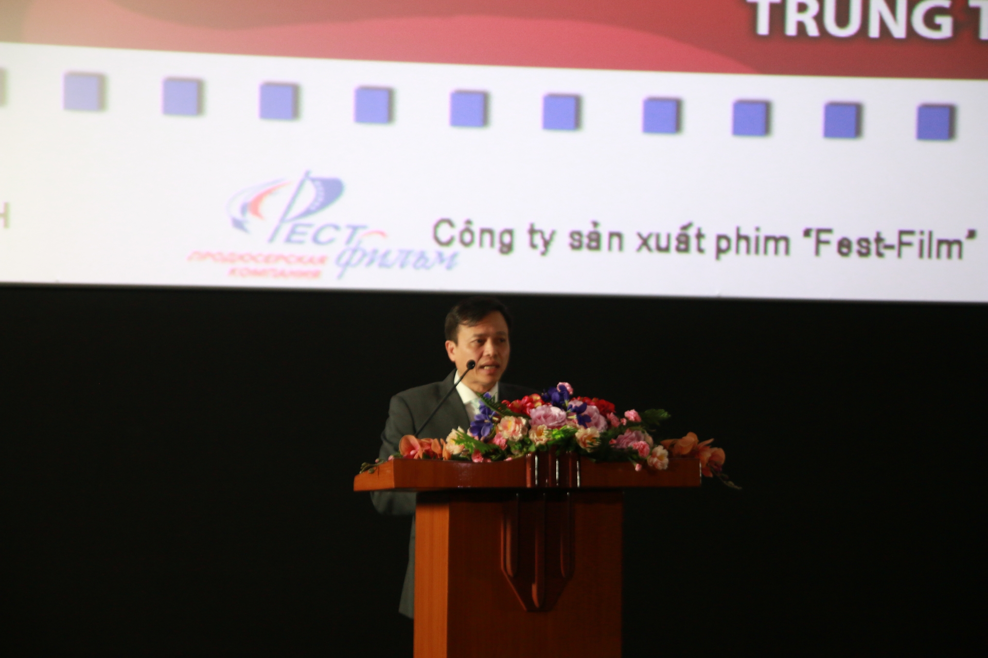 lang kinh da chieu ve dien anh nuoc nga ngay nay qua tuan le phim nga tai viet nam