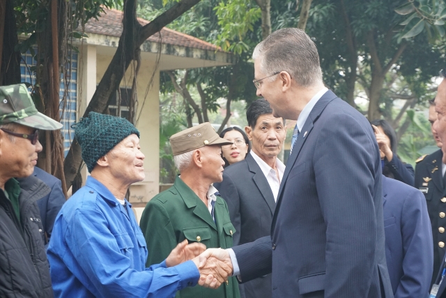 dai su my tham lang huu nghi nhung mon qua mang den nu cuoi
