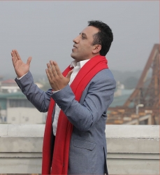 ca si tho nhi ky hat tieng viet ngoi ca hoa binh trong mv quay tai ha noi