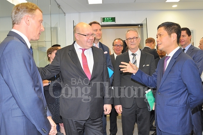 khanh thanh ngoi nha duc bieu tuong cua quan he viet duc