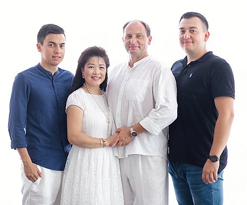 Cặp đôi Đức-Việt 30 năm viết chuyện tình tuổi 17 cap doi duc viet 30 nam viet chuyen tinh tuoi 17
