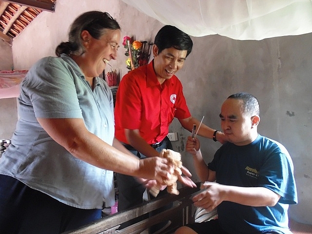 con gai cuu binh my va hanh trinh the ky chua lanh vet thuong chien tranh