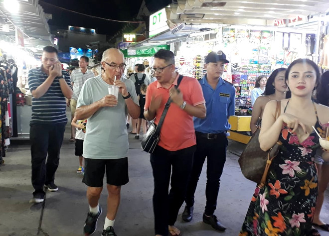 ti phu anh hoc lam banh xeo o mien tay